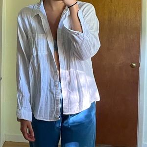Universal threads crinkled laid back white button up! Love this, worn once